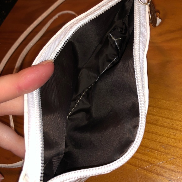 SALE! 🛑 NWOT Faux White Leather Bag/ Clutch - Picture 8 of 8